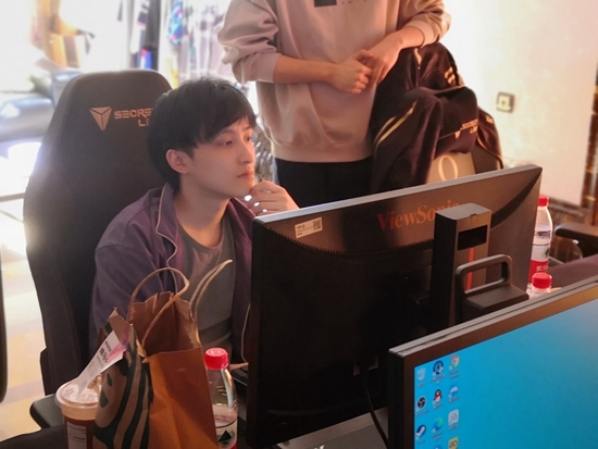 瓦莉拉在风暴英雄中的技能与玩法解析